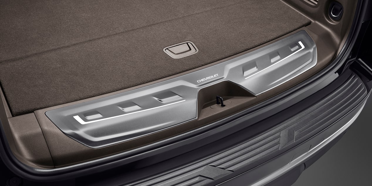 Umbral de cajuela color café de Chevrolet Tahoe 2026