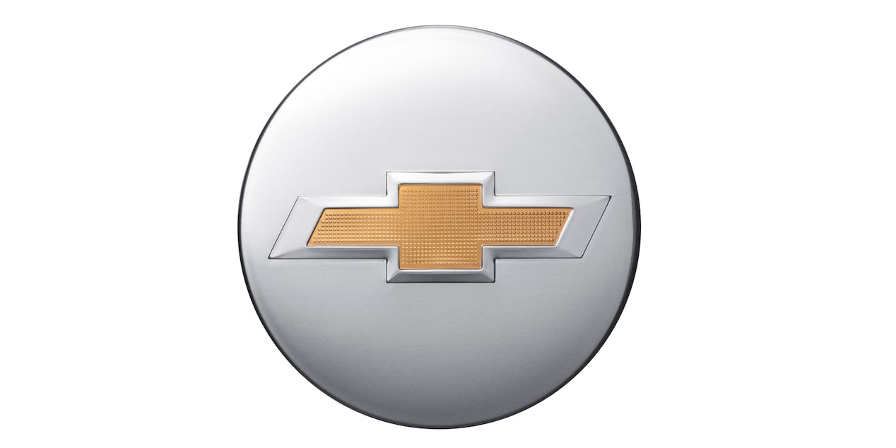 Centro de rin plateado con emblema Chevrolet dorado de Chevrolet Tahoe 2026