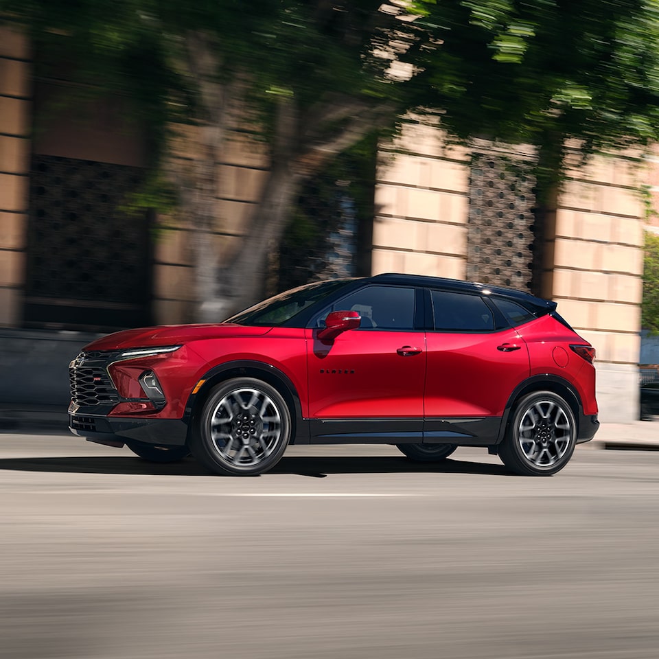 Deslumbra las calles de la ciudad con Chevrolet Blazer, SUV con gran diseño y potencia de transmisión automática.