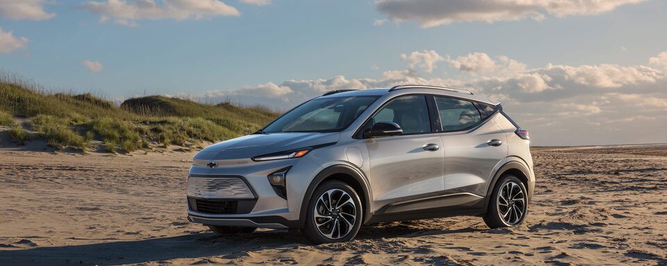Chevrolet Bolt EUV, SUV eléctrica con molduras en puertas con insertos cromados y luces diurnas LED