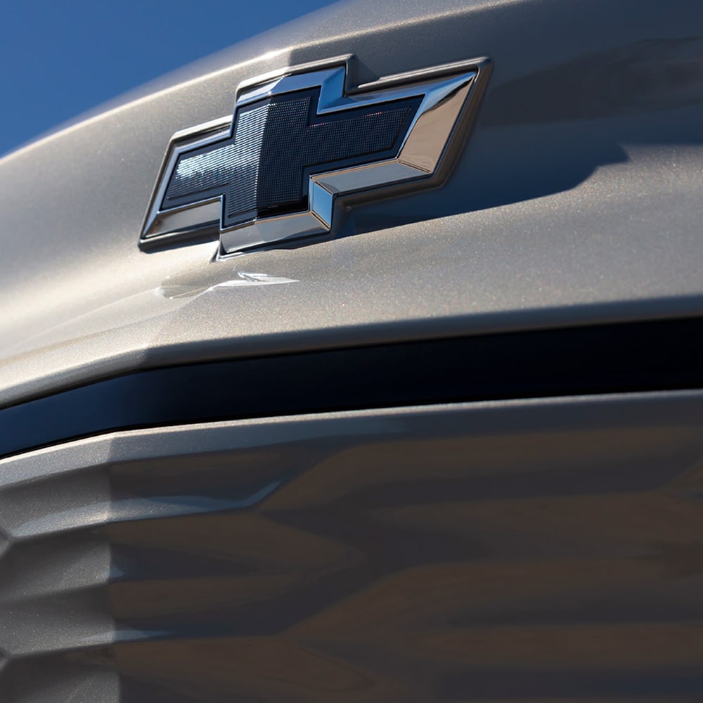 Emblemas Chevrolet en color negro para Bolt EUV 2023