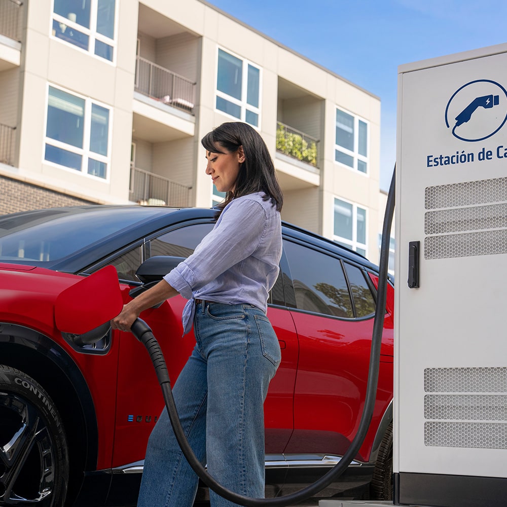 Carga en la red de estaciones públicas tu Chevrolet Equinox EV 2025 tu camioneta eléctrica con más rendimiento y tecnología