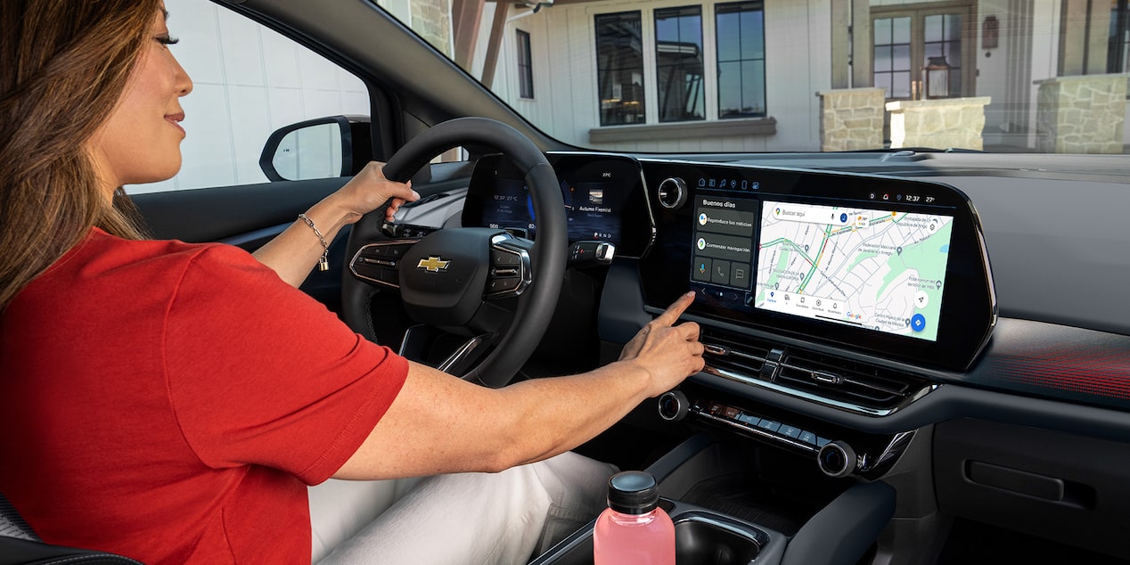 Con app mychevrolet encuentras la estación de recarga más cercana para Chevrolet Equinox EV 2025 SUV eléctrica deportiva