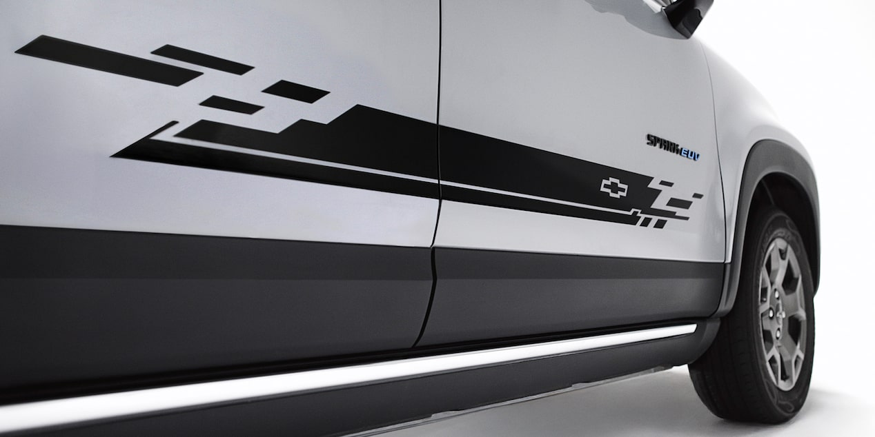 Calcomanias laterales con logo de Chevrolet en tu nueva Spark EUV