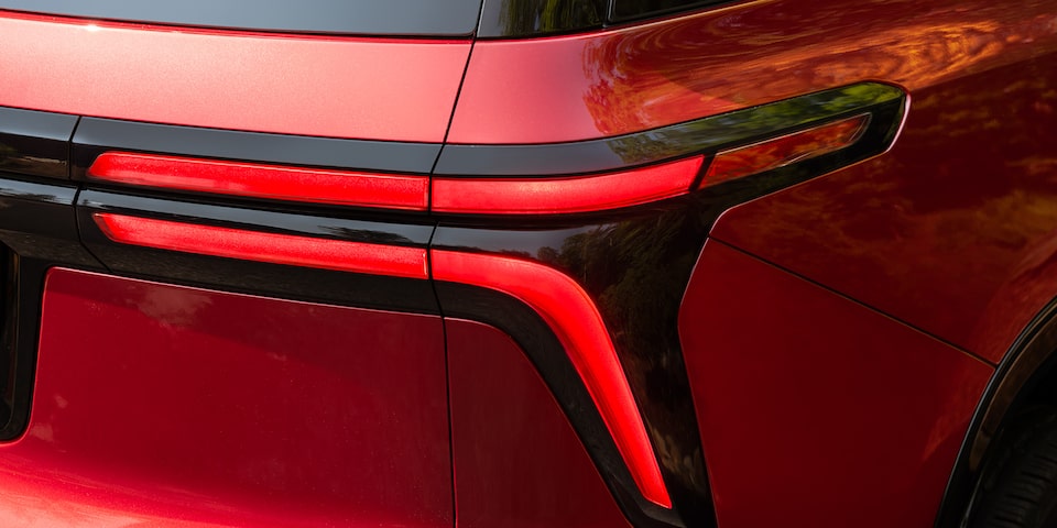 Nuevo diseño exterior con iluminación full LED y rines de aluminio de 10 pulgadas para Chevrolet Traverse 2024