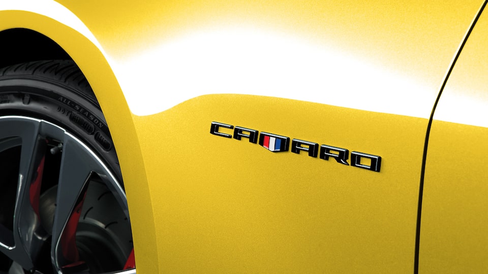 Emblema lateral, camaro, color negro