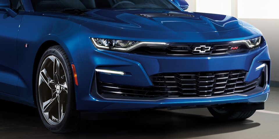Variedad de accesorios exteriores para Chevrolet Camaro Coupé 2021, auto deportivo