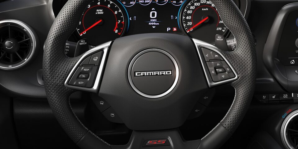 Mejora el confort dentro de tu Chevrolet Camaro Coupé 2021, auto deportivo con accesorios