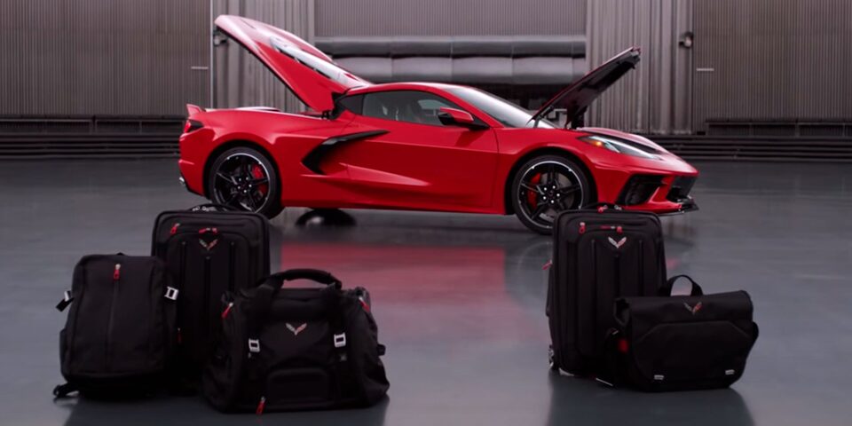 Play para ver video de cajuela de Corvette 2022
