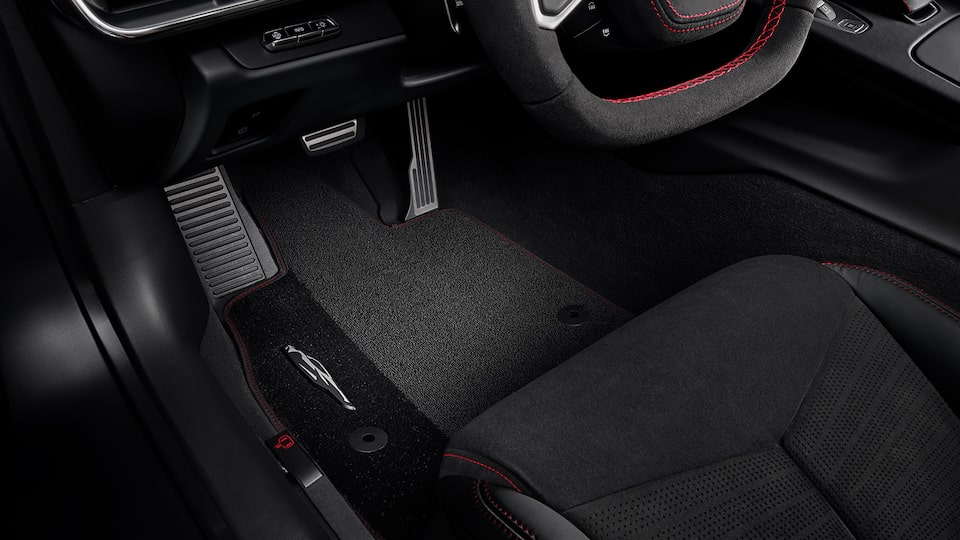 Alfombra para primera fila color rojo para Chevrolet Corvette Stingray 2024