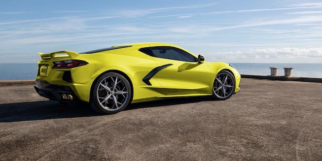 Corvette Stingray 2024, carro deportivo de lujo con sistema de escapes de 4 puntas