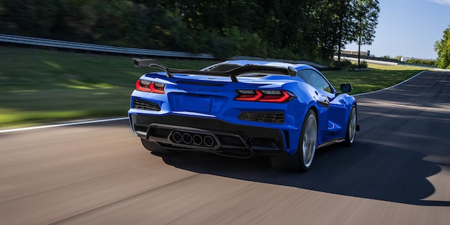 Chevrolet Corvette Z06 2024 con acentos exteriores en apariencia fibra de carbono Carbon Flash