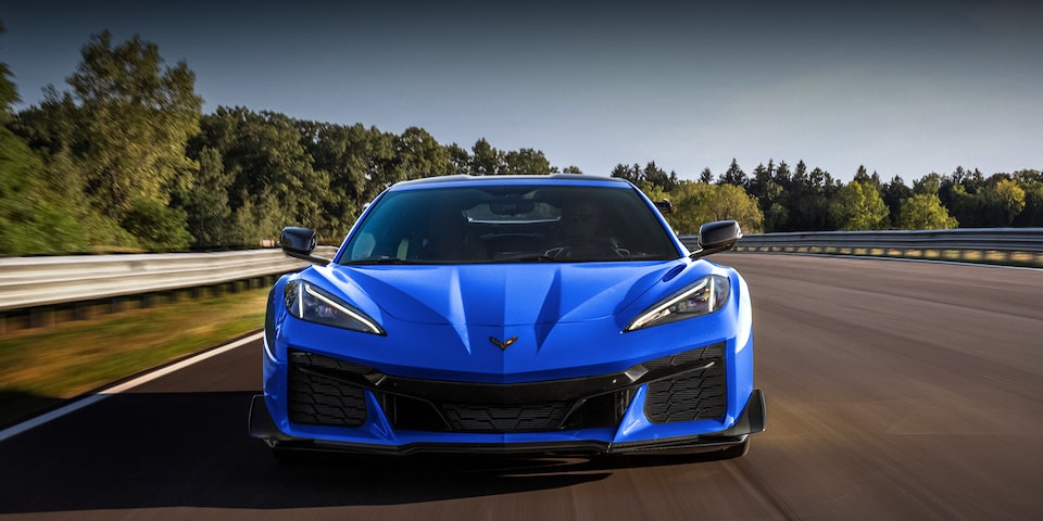 Chevrolet Corvette Z06 2024 cuenta con frenos cerámicos de carbono y motor V8 DOHC