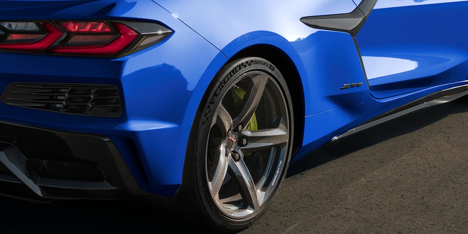 Chevrolet Corvette Z06 2024 cuenta con frenos cerámicos de carbono y motor V8 DOHC