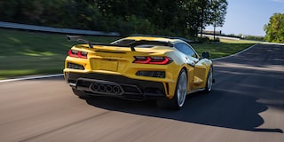 Chevrolet Corvette Z06 2025, auto deportivo de lujo con cámara de visión trasera y delantera HD