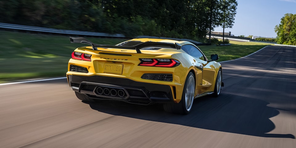 Chevrolet Corvette Z06 2025, auto deportivo de lujo con cámara de visión trasera y delantera HD