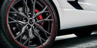 Corvette Stingray 2025, carro deportivo de lujo - vista llantas y rines
