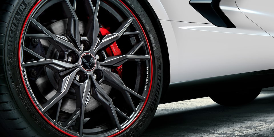Corvette Stingray 2025, carro deportivo de lujo - vista llantas y rines