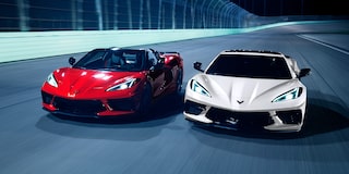 Corvette Stingray 2025, carro deportivo de lujo con faros delanteros de LED con función Auto On/Off