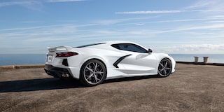 Corvette Stingray 2025, carro deportivo de lujo con sistema de escapes de 4 puntas