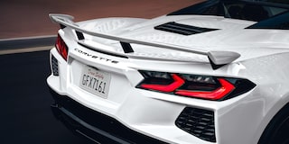 Corvette Stingray 2025, carro deportivo de lujo con spoiler