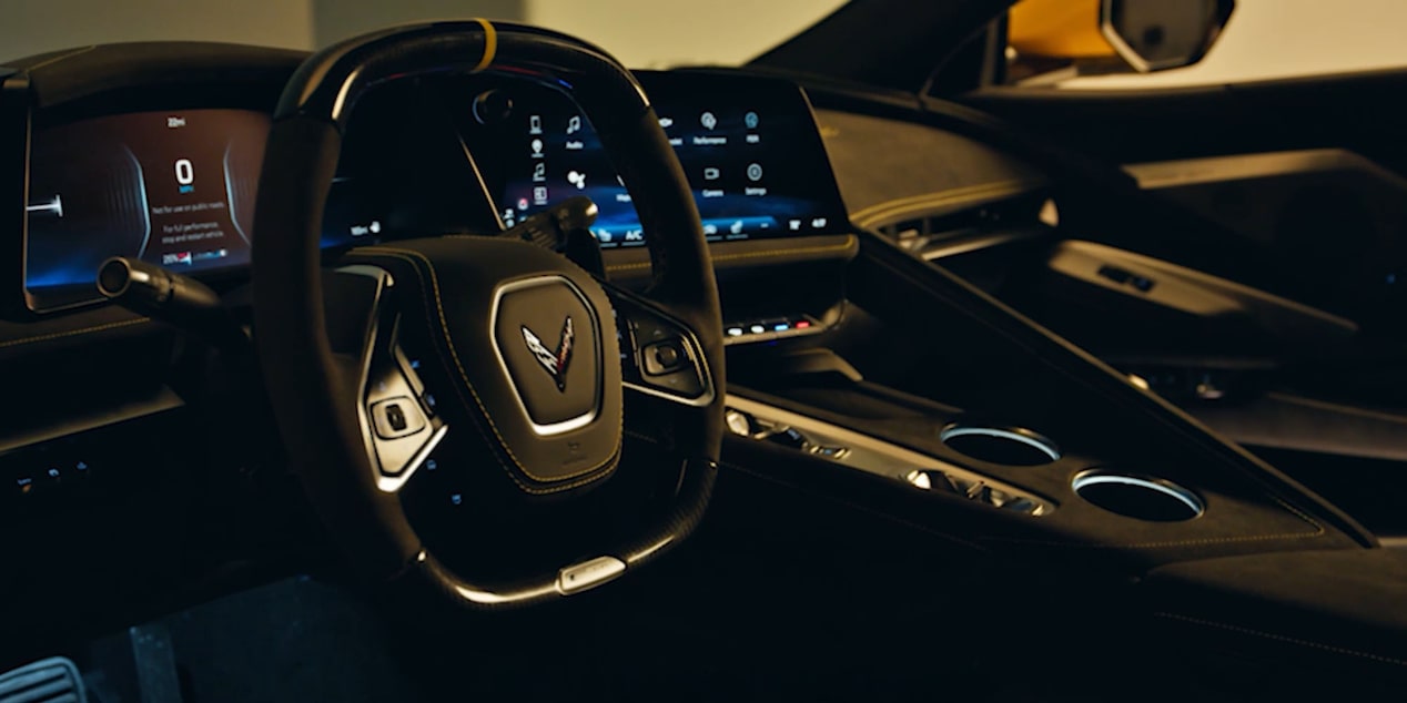 2026-corvette-stingray-technology-customizable-screens-posterframe.jpg