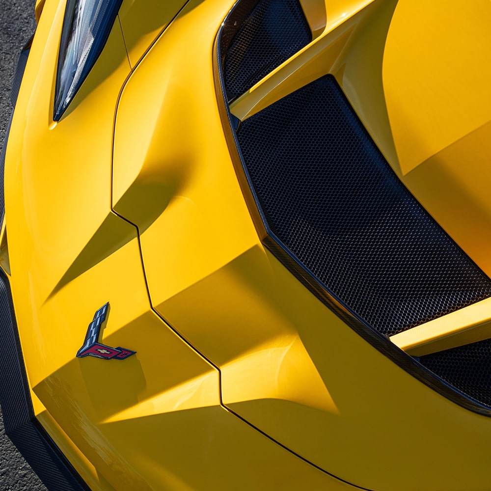Cofre de flujo directo y efecto suelo del Chevrolet Corvette ZR1 2026, diseñado para enfriar el intercooler y maximizar la carga aerodinámica.