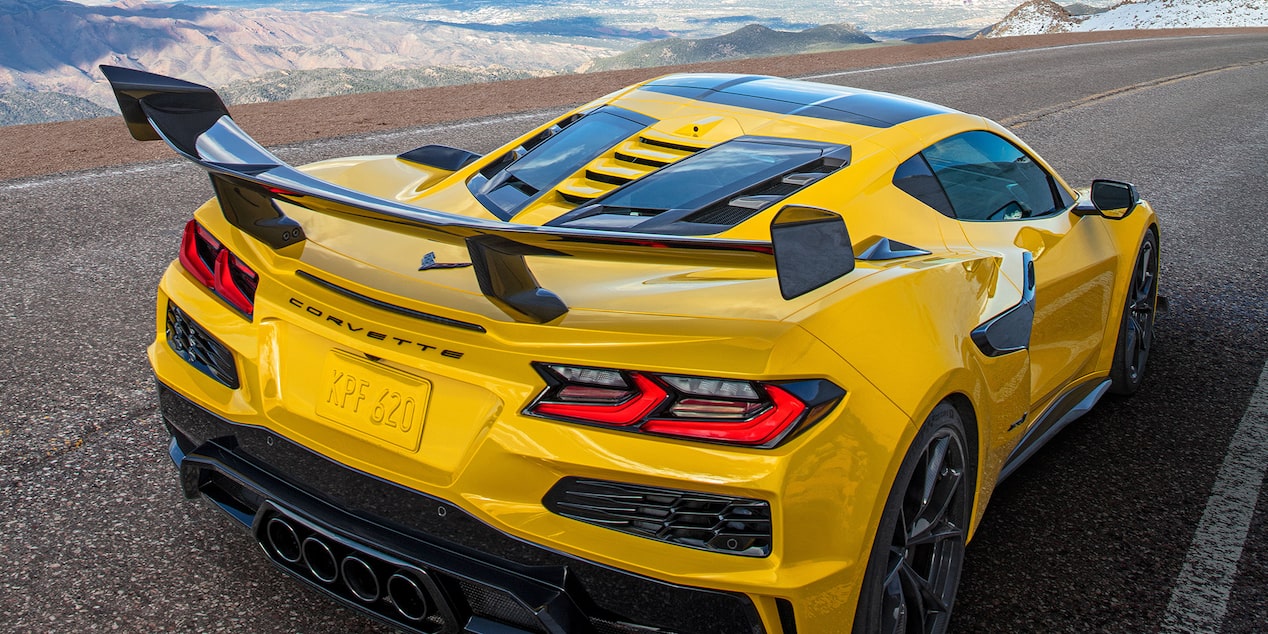 Componentes de fibra de carbono del Chevrolet Corvette ZR1 2026 que ayudan a reducir peso y mejorar manejo y desempeño.