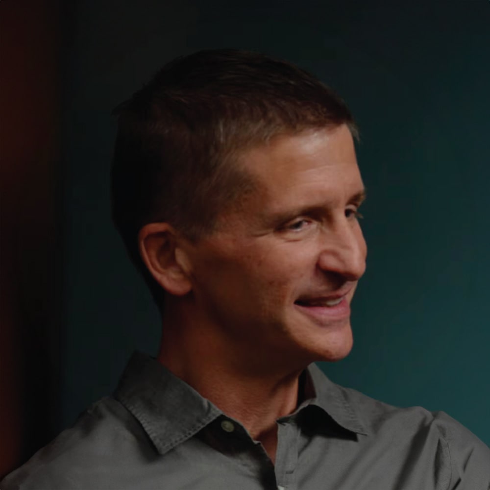 Retrato de Josh Holder, jefe de ingeniería de Corvette, en contenido sobre diseño funcional del Chevrolet Corvette ZR1 2026.