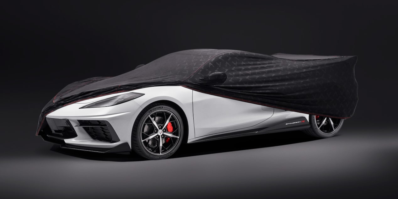 Cubierta de automóvil en color negro con emblema Corvette