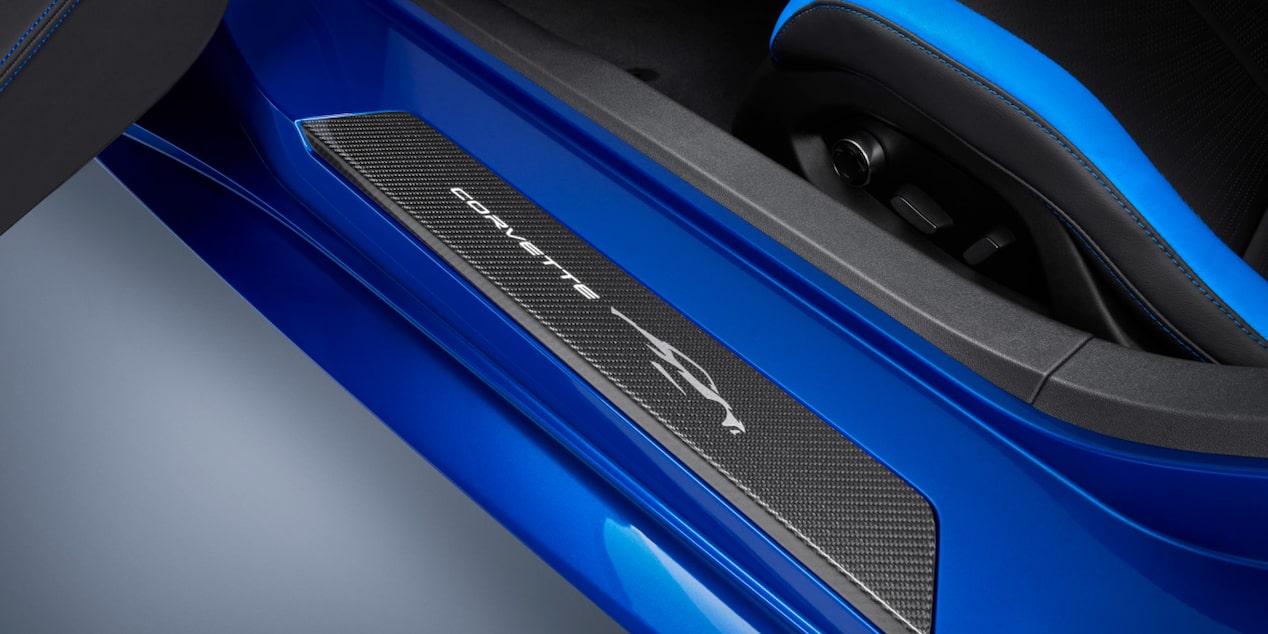 Umbral de puerta en fibra de carbono con emblema Corvette