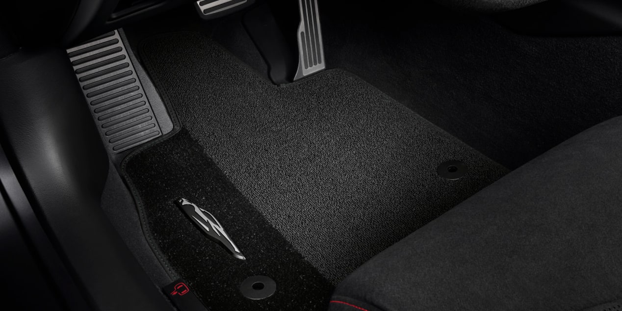 Tapete de alfombra con costuras en color gris