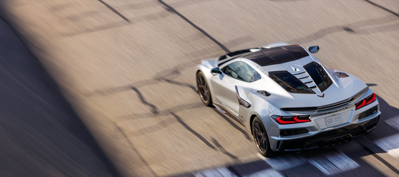 Corvette ZR1X 2026 con accesorios exteriores mostrando diseño y personalización