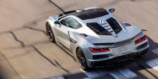Corvette ZR1X en pista con enfoque en aceleración y desempeño