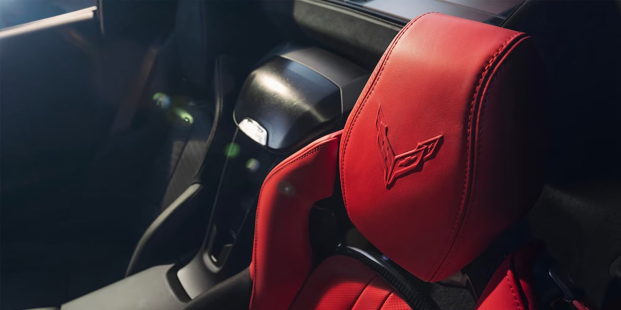 Detalle del emblema Corvette interior
