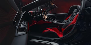 Interior del Corvette ZR1X con consola central en fibra de carbono