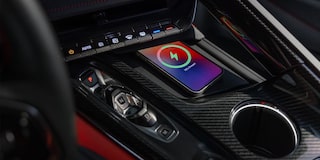 Interior del Corvette ZR1X con cargador inalambrico