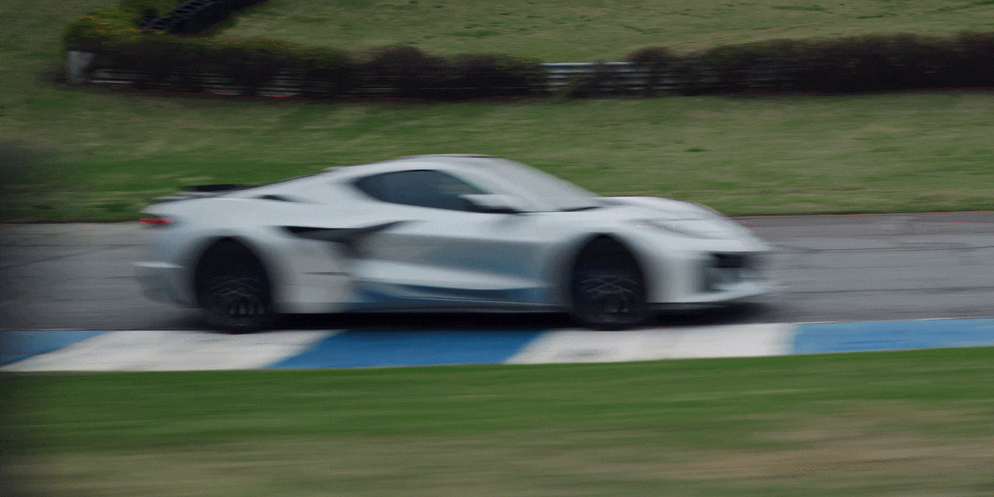Corvette ZR1X en pista invitando a conocer el nuevo hiperdeportivo Chevrolet