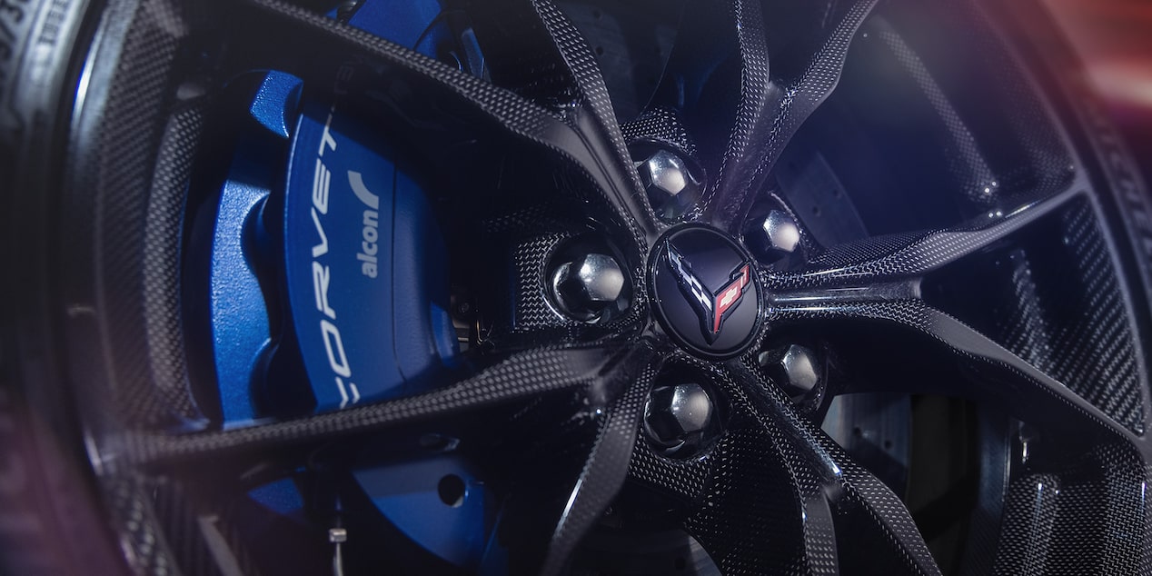 Frenos de alto desempeño del Corvette ZR1X con caliper Brembo en detalle