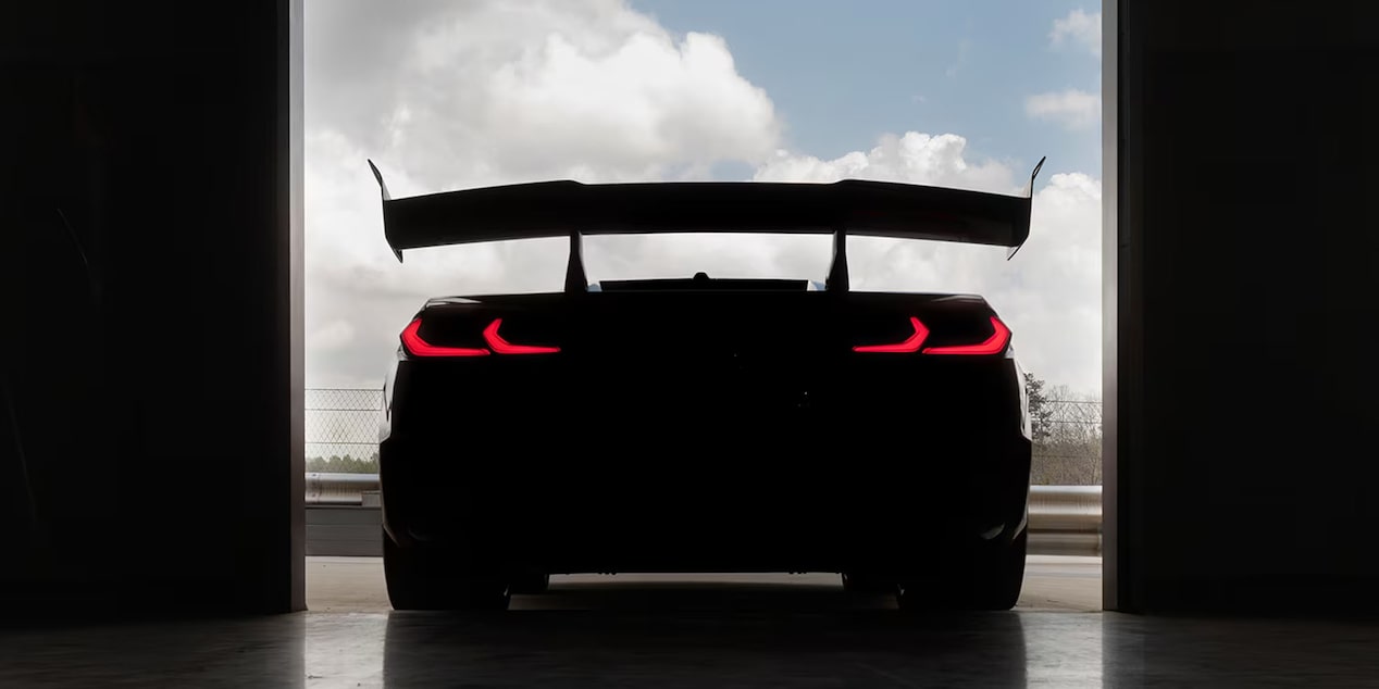 Corvette ZR1X en modo Stealth mostrando conducción eléctrica silenciosa