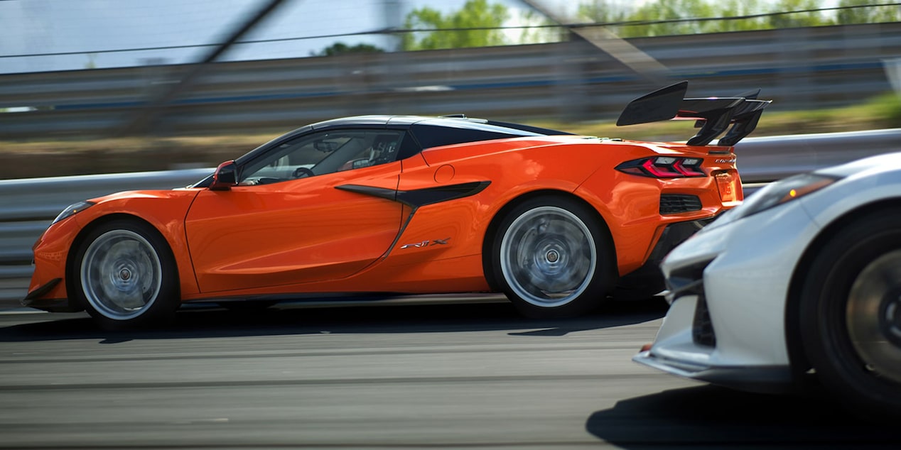 Corvette ZR1X acelerando en pista con potencia extrema