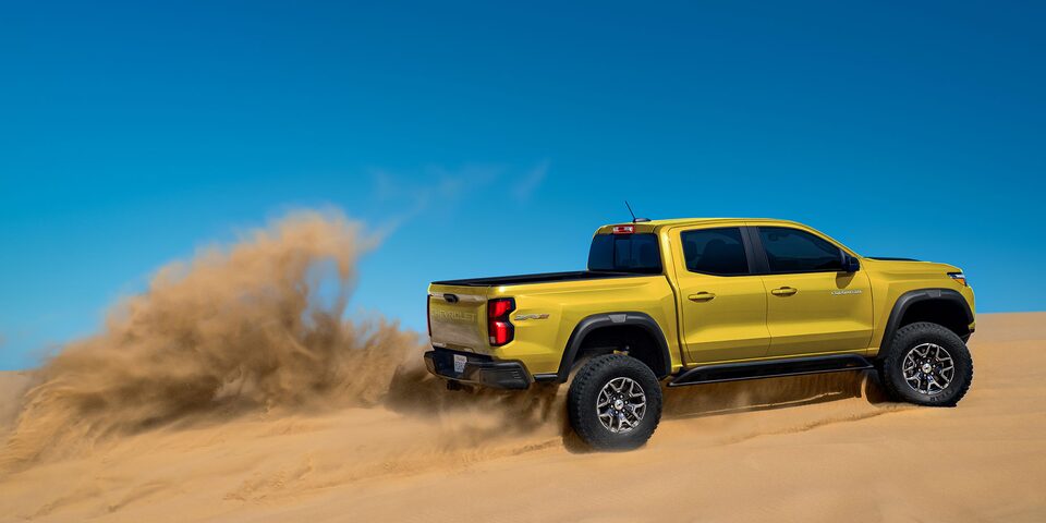 Chevrolet Colorado ZR2 2023, camioneta todo terreno con modo de manejo Off-road y baja