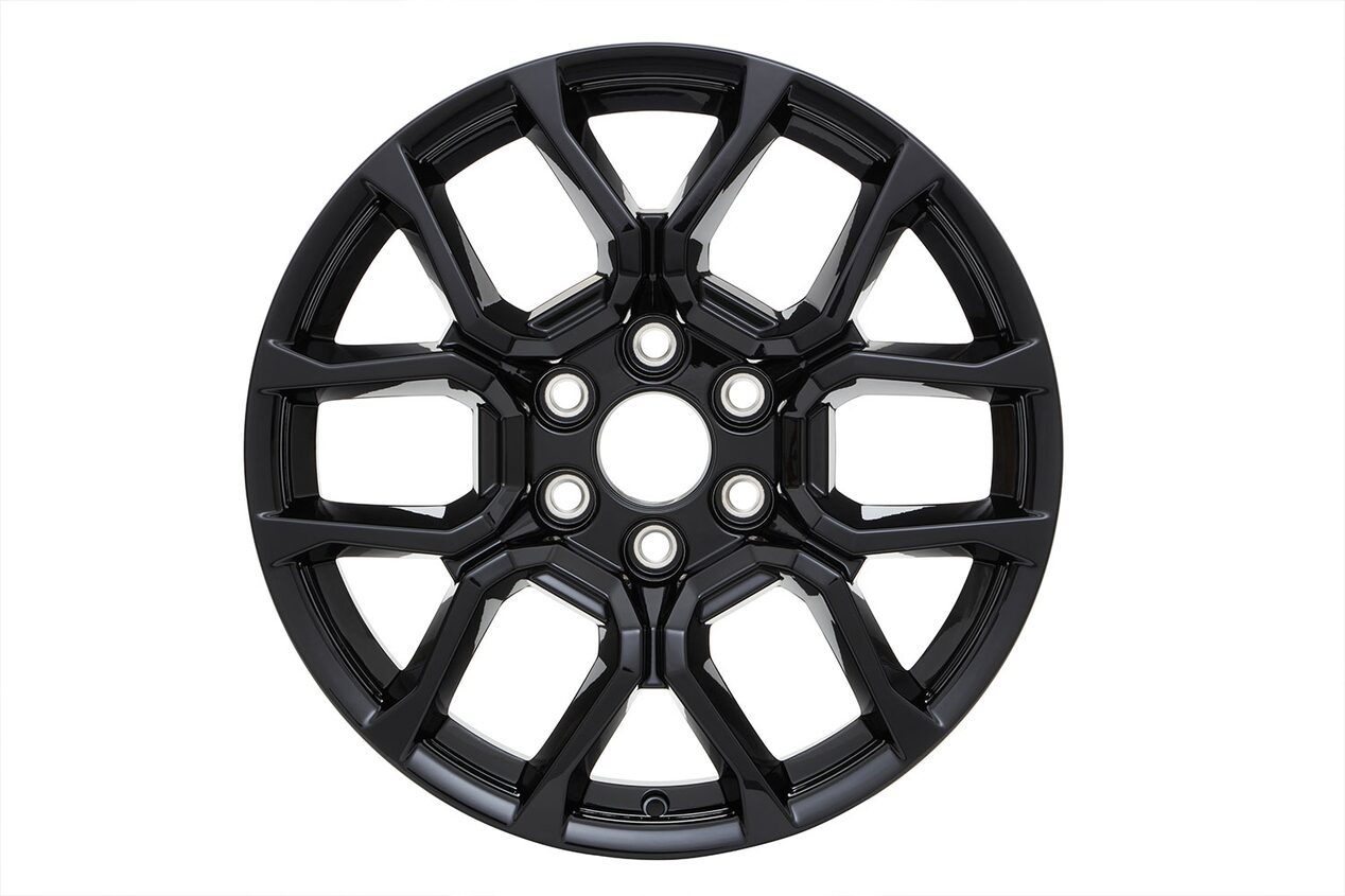 Rin de aluminio color negro para camioneta Chevrolet Colorado 2024 aumenta la apariencia imponente de tu todoterreno 4x4.