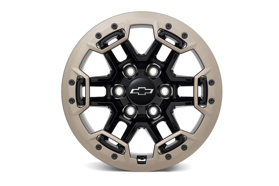 Rin de aluminio color bronce para camioneta Chevrolet Colorado 2025 aumenta la apariencia imponente de tu todoterreno 4x4.