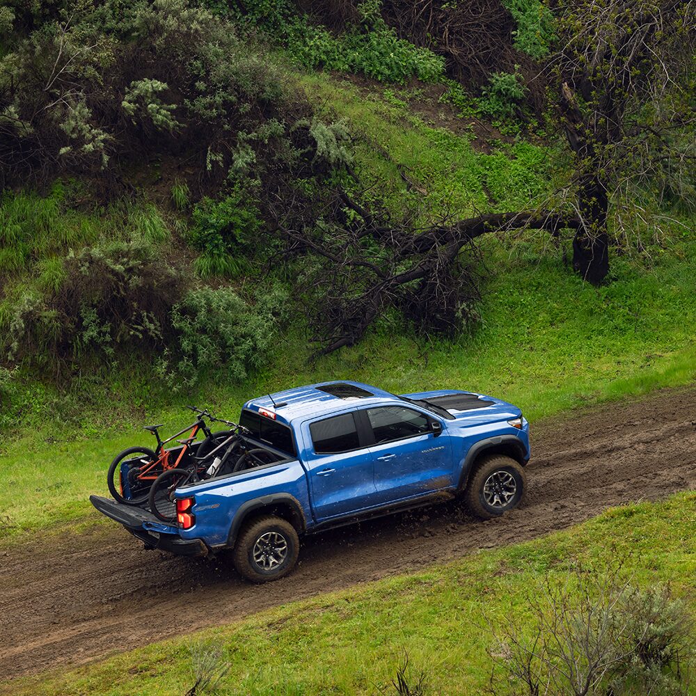 Nueva Chevrolet Colorado ZR2 2024, camioneta todoterreno con modos de manejo Off-road, bloqueo diferencial y cámara bajo el chasis