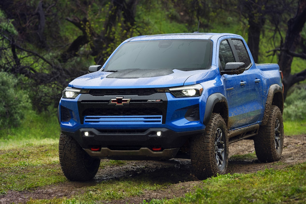 Chevrolet Colorado ZR2 2024, camioneta todoterreno con modos de manejo Off-Road, bloqueo diferencial y cámara bajo el chasis