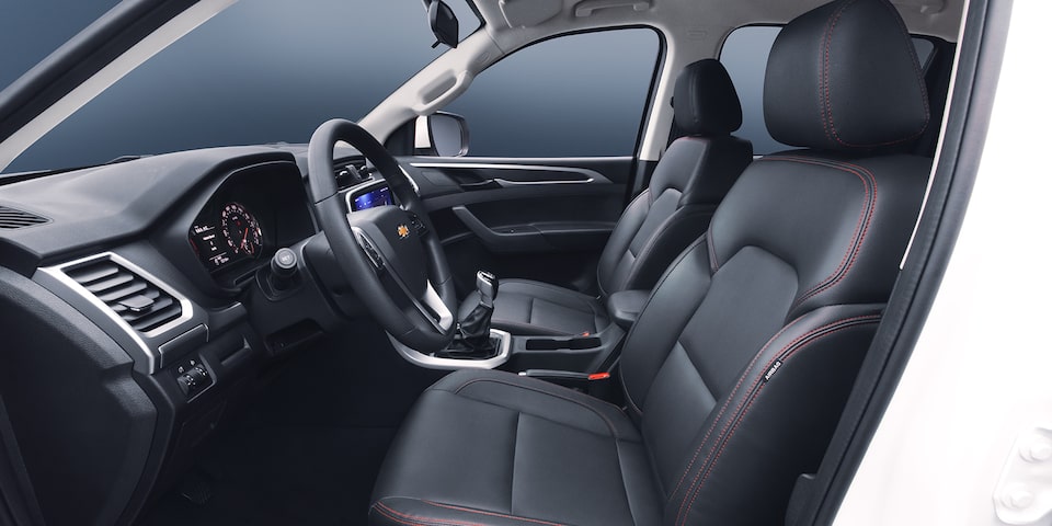 Pickup Chevrolet con interior Tactopiel negra