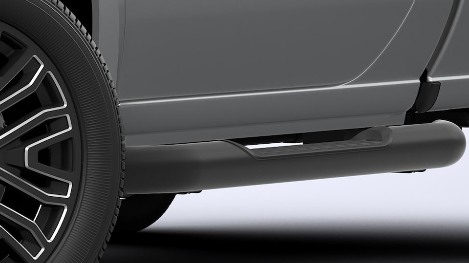 Estribos tubulares 4 pulgadas en color negro para Chevrolet Silverado Turbo 2025, camioneta de trabajo