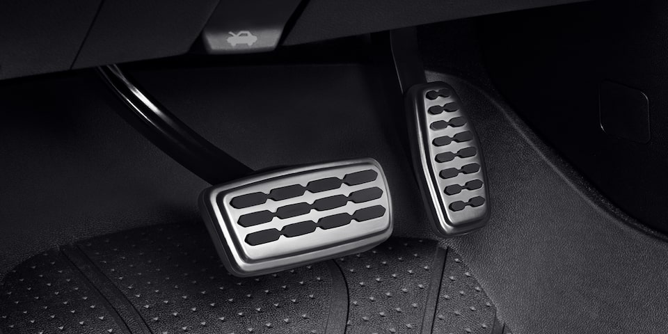 Cubierta de pedal deportiva para tu Chevrolet Silverado Turbo 2025