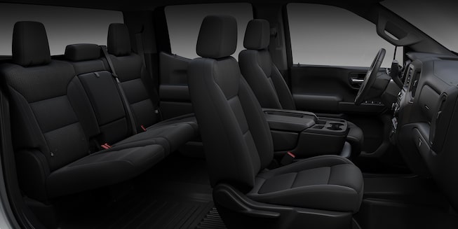 Interior de Chevrolet Silverado Turbo 2024, camioneta de trabajo con 2 filas de asientos con capacidad para 6 pasajeros